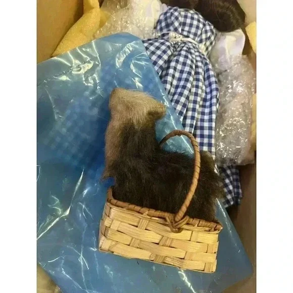 Franklin Mint Heirloom Dorothy Porcelian Doll Wizard Of Oz - Picture 5 of 5